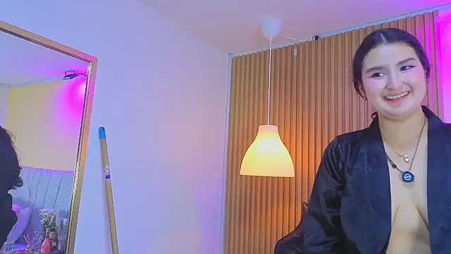 zoe moon   online show from March 13, 1:56 am