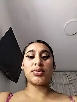 Snapshot of amira_moon18 chatting on February 20, 6:26 am amira moon18 online show from February 20, 6:26 am