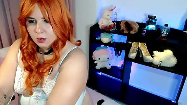 Snapshot of Queen_Genevieve chatting on May 8, 10:37 pm Queen Genevieve online show from May 8, 10:37 pm