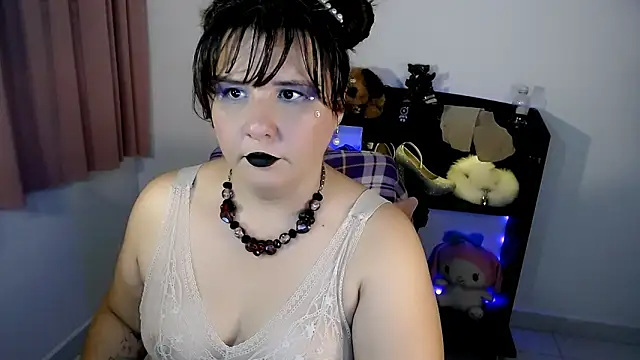 Snapshot of Queen_Genevieve chatting on May 23, 2:06 am Queen Genevieve online show from May 23, 2:06 am