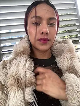 Snapshot of Emily-Fire chatting on February 25, 8:18 pm Emily-Fire online show from February 25, 8:18 pm