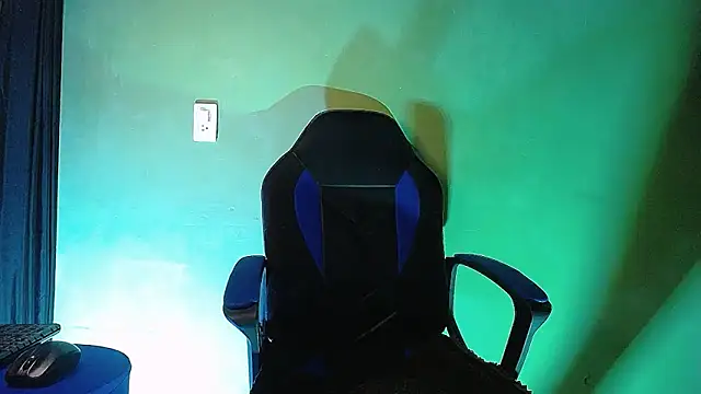 Uriel Ray  online show from February 24, 10:41 pm