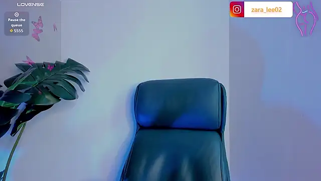 Snapshot of zara_leee chatting on March 23, 9:41 pm zara leee online show from March 23, 9:41 pm
