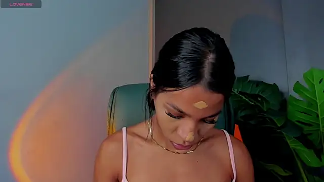 Snapshot of zara_leee chatting on May 22, 12:00 pm zara leee online show from May 22, 12:00 pm