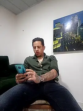 Snapshot of Valentino_dominusSex chatting on February 26, 9:58 pm Valentino dominusSex online show from February 26, 9:58 pm