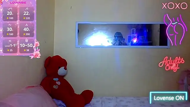 Snapshot of Luna_Moonfang chatting on June 13, 8:40 pm Luna Moonfang online show from June 13, 8:40 pm