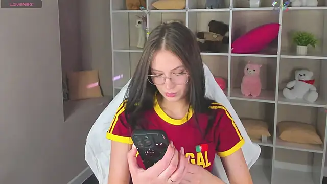 Miaa Hill online show from April 14, 11:16 am