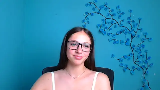 Snapshot of KissMeJulia chatting on June 19, 11:25 am KissMeJulia online show from June 19, 11:25 am