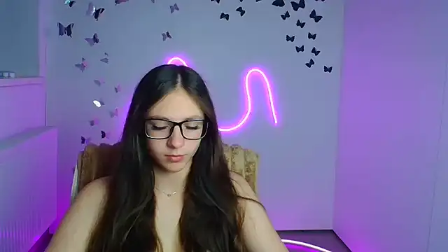 Snapshot of KissMeJulia chatting on June 20, 5:32 am KissMeJulia online show from June 20, 5:32 am