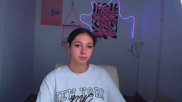 Snapshot of KissMeJulia chatting on July 1, 5:42 am KissMeJulia online show from July 1, 5:42 am