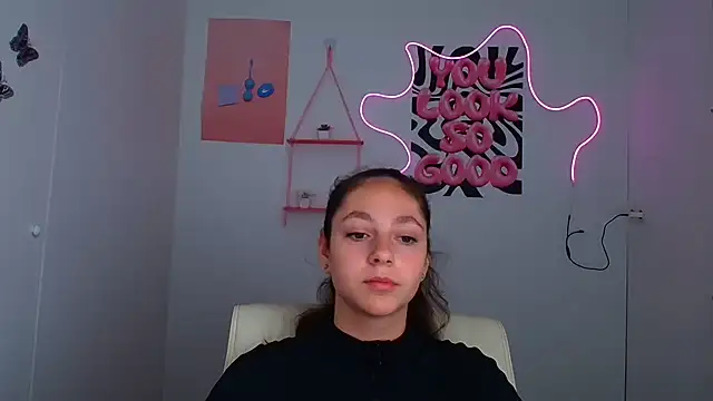 Snapshot of KissMeJulia chatting on July 7, 7:34 am KissMeJulia online show from July 7, 7:34 am