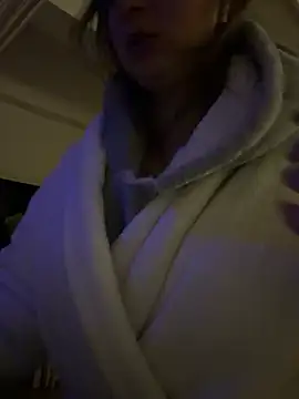 Frenchgirl45 online show from April 4, 10:40 pm