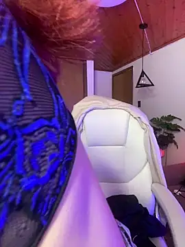 Snapshot of Maraia_pink18 chatting on February 20, 1:33 pm Maraia pink18 online show from February 20, 1:33 pm