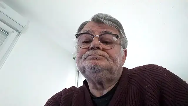 Snapshot of Vieux_pervert chatting on March 1, 8:05 am Vieux pervert online show from March 1, 8:05 am