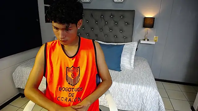 Snapshot of georgeowennss chatting on March 3, 1:17 pm georgeowennss online show from March 3, 1:17 pm