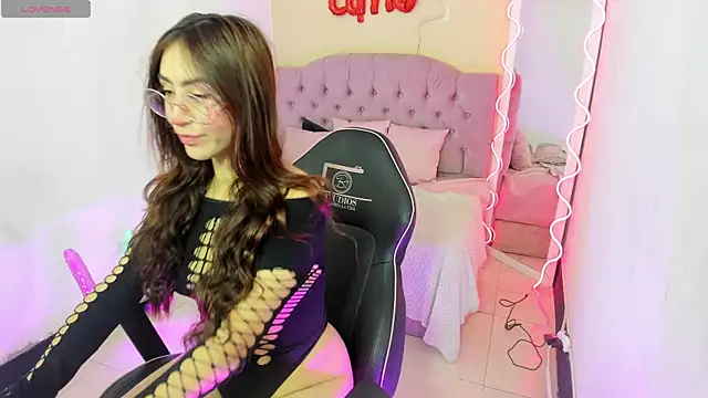 ZAAFIRA TAY online show from April 6, 11:33 am