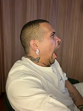 Snapshot of Simone026 chatting on March 13, 1:01 am Simone026 online show from March 13, 1:01 am