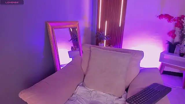 LunaaHarper online show from April 2, 8:39 pm