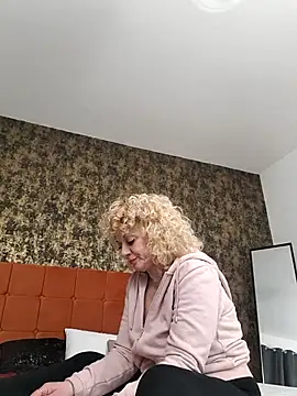 Snapshot of LaireeFelini chatting on March 2, 7:21 pm LaireeFelini online show from March 2, 7:21 pm