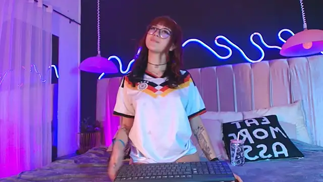 alixx von d online show from June 20, 9:34 am