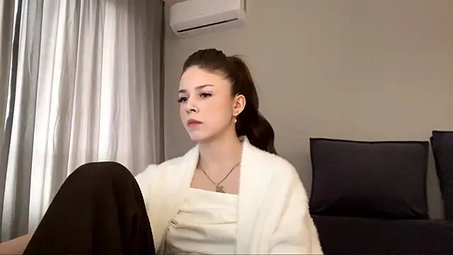 Snapshot of adelecloud chatting on February 20, 8:38 am adelecloud online show from February 20, 8:38 am