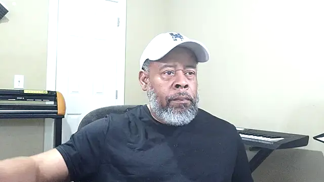 Snapshot of Cleozevo1961 chatting on March 4, 5:19 pm Cleozevo1961 online show from March 4, 5:19 pm