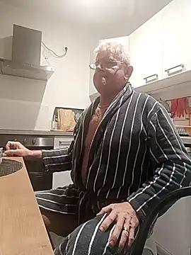 Snapshot of olivbisoumis chatting on February 21, 5:41 am olivbisoumis online show from February 21, 5:41 am