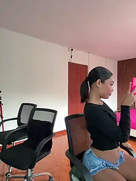 kali rousse online show from February 25, 12:48 pm