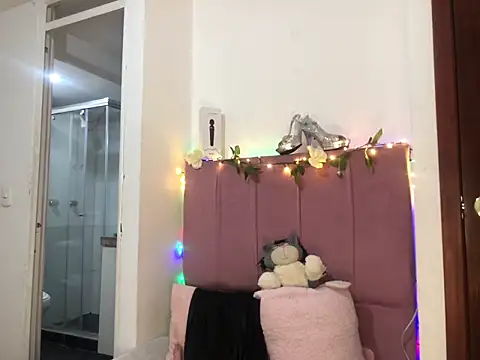 Snapshot of RebecaPalmer chatting on February 20, 6:59 am RebecaPalmer online show from February 20, 6:59 am