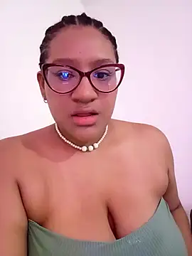 Snapshot of gigiblue89 chatting on March 19, 8:18 am gigiblue89 online show from March 19, 8:18 am
