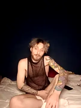 Snapshot of Magikmike94 chatting on February 18, 10:28 pm Magikmike94 online show from February 18, 10:28 pm