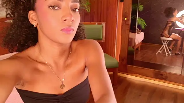 Snapshot of Rolyloren_ chatting on February 27, 3:56 pm Rolyloren online show from February 27, 3:56 pm