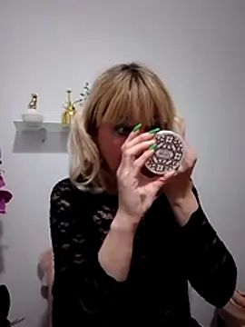 Snapshot of -Nefertiti- chatting on March 7, 8:06 pm -Nefertiti- online show from March 7, 8:06 pm