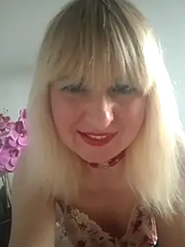 Snapshot of -Nefertiti- chatting on April 9, 4:34 am -Nefertiti- online show from April 9, 4:34 am