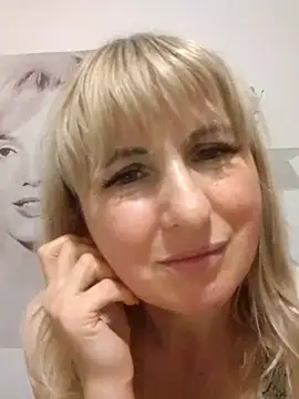 Snapshot of -Nefertiti- chatting on May 21, 1:12 am -Nefertiti- online show from May 21, 1:12 am