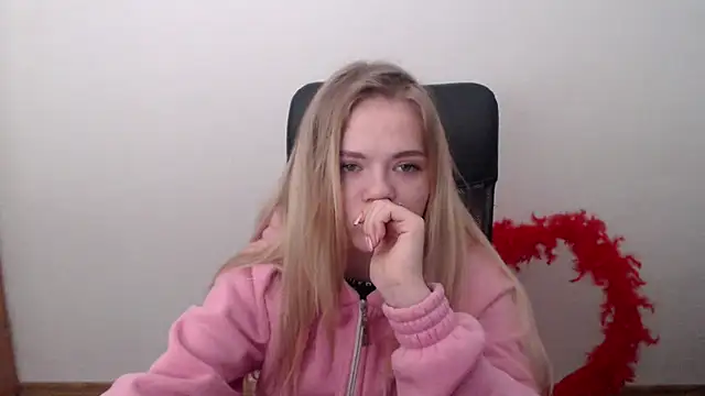 Snapshot of FoxiLana chatting on February 18, 10:11 am FoxiLana online show from February 18, 10:11 am