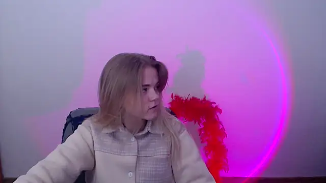 Snapshot of FoxiLana chatting on March 2, 8:21 am FoxiLana online show from March 2, 8:21 am