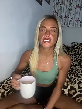 Snapshot of ScarlettGold_ chatting on March 17, 10:40 am ScarlettGold online show from March 17, 10:40 am