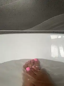 Snapshot of Destinylovex chatting on February 22, 12:26 pm Destinylovex online show from February 22, 12:26 pm