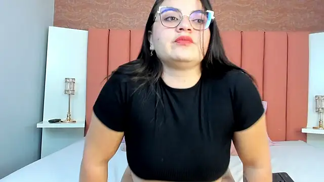 Snapshot of AmaraMonroe chatting on February 26, 12:37 pm AmaraMonroe online show from February 26, 12:37 pm