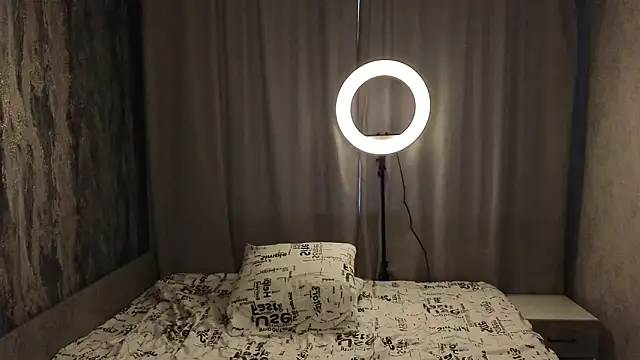 Snapshot of DevilWearsPradaa chatting on February 23, 2:36 pm DevilWearsPradaa online show from February 23, 2:36 pm