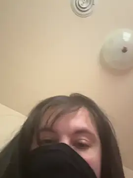 Snapshot of h_oney4411 chatting on February 18, 3:41 pm h oney4411 online show from February 18, 3:41 pm