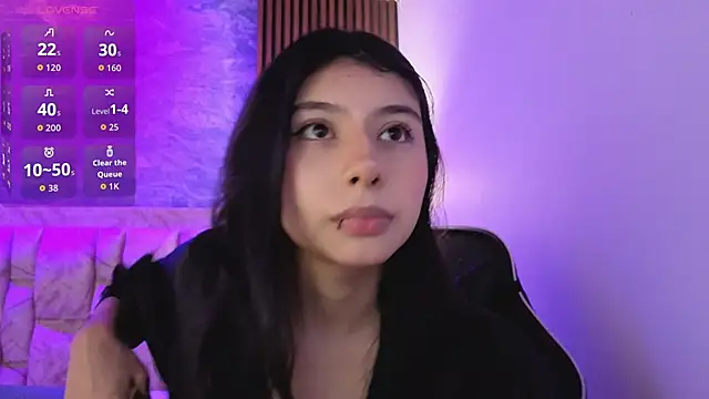 chloe bluee  online show from April 17, 11:02 am