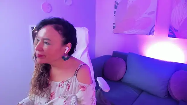 Snapshot of Ivonne_4 chatting on April 19, 2:05 pm Ivonne 4 online show from April 19, 2:05 pm