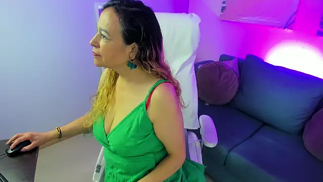 Snapshot of Ivonne_4 chatting on April 20, 1:14 pm Ivonne 4 online show from April 20, 1:14 pm