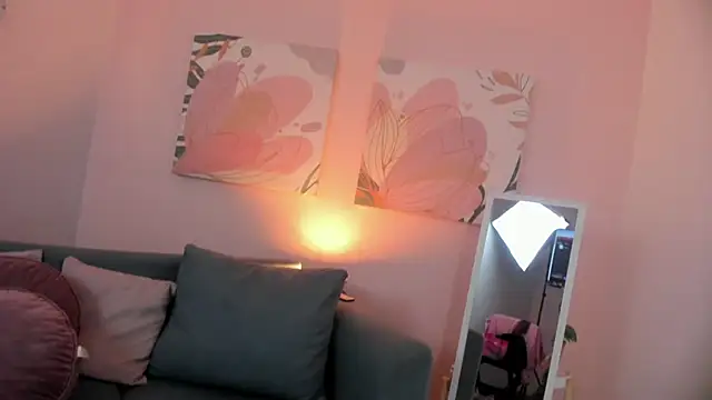 Snapshot of Ivonne_4 chatting on April 27, 12:47 pm Ivonne 4 online show from April 27, 12:47 pm