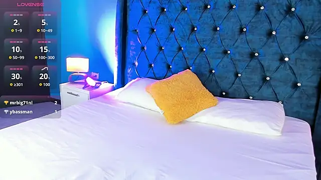 laurasmith  online show from March 2, 11:28 am