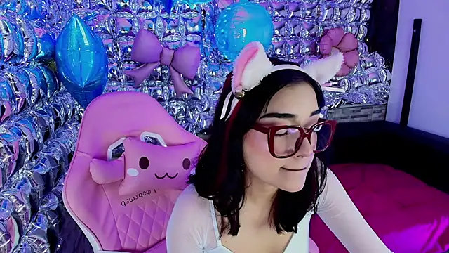 lala cherry online show from April 6, 7:59 pm