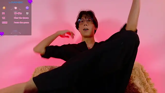 lui x dust online show from April 9, 3:28 am