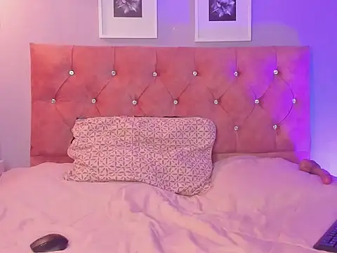 lilirousee online show from March 4, 7:09 pm